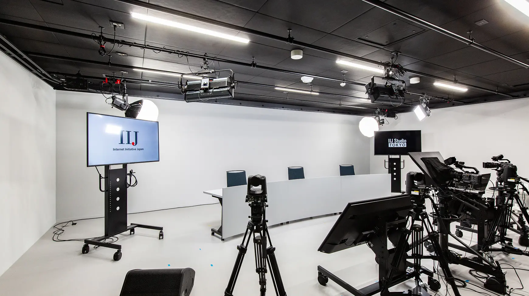 撮影スタジオ白バック
