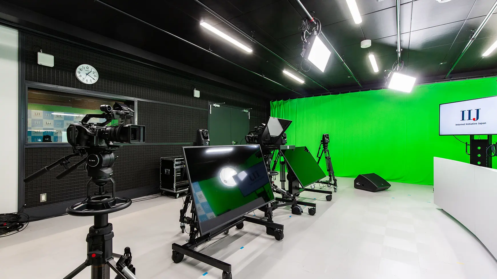 撮影スタジオ黒バック