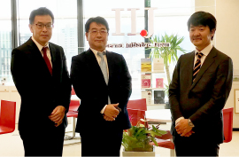 冨田秀実氏（右）、渡井昭久（中）、米山直志（左）