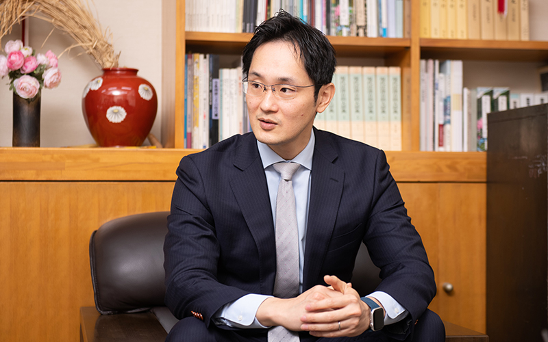 岩岡 寛人 氏