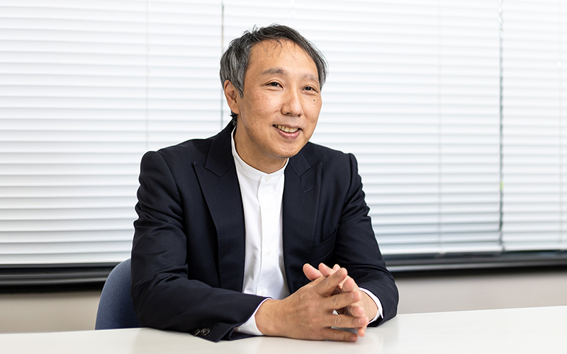 村上 登志男 氏